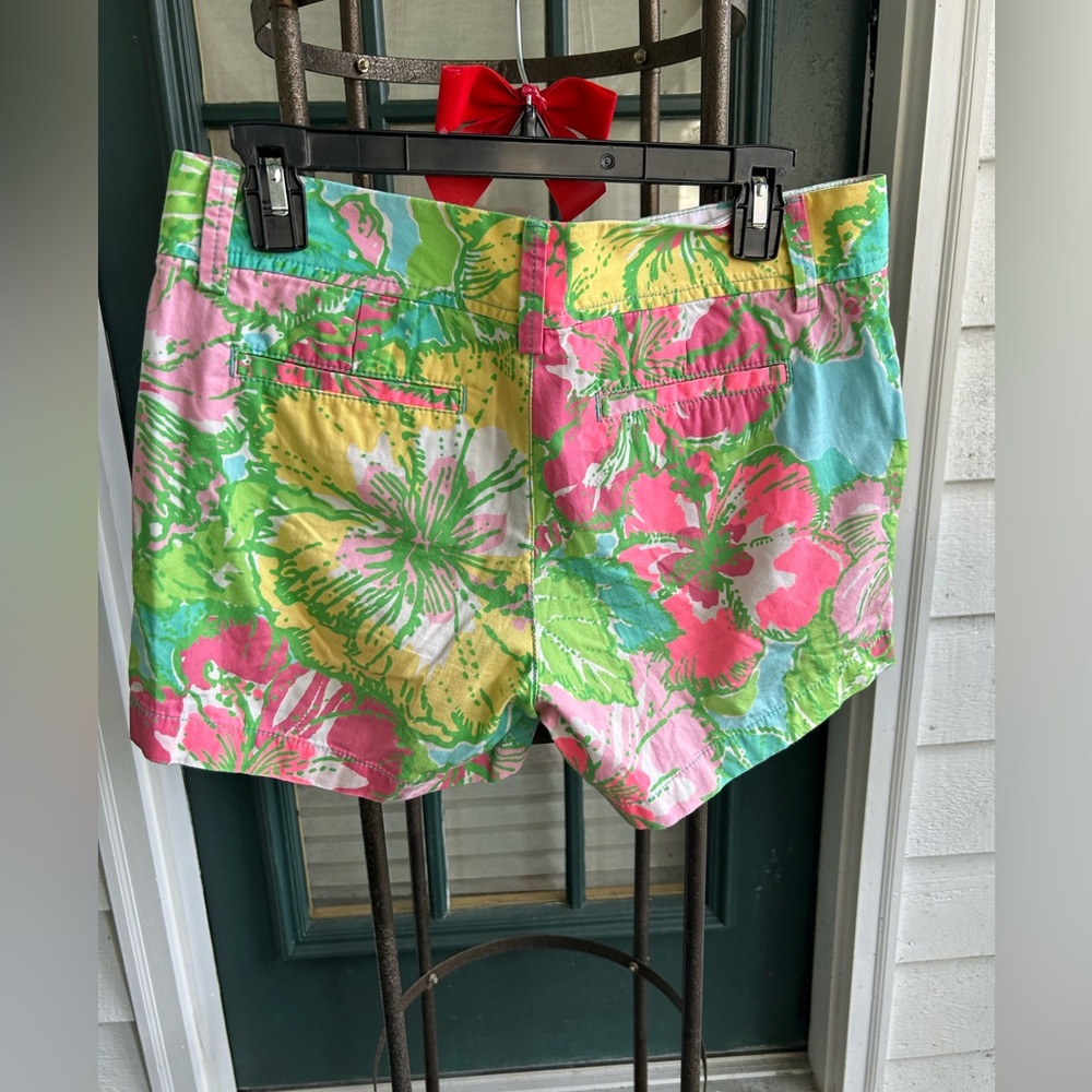 Lilly Pulitzer Callahan Big Flirt Shorts
Women's Size 4 - Picture 2 of 7